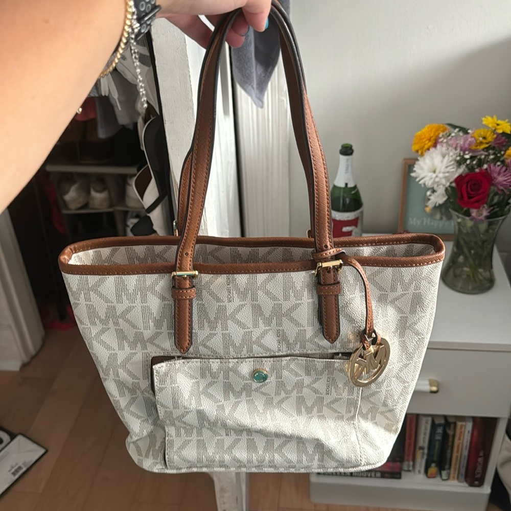 Micheal Kors Purse